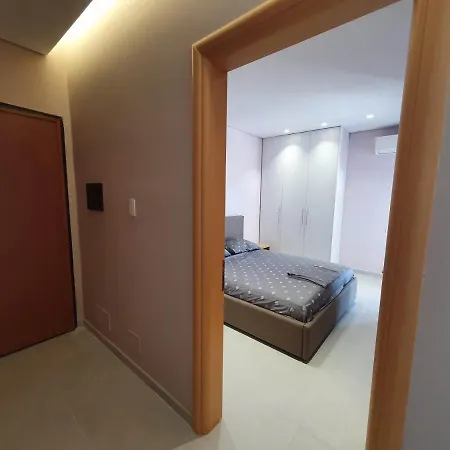 Mountain Meets Sea-spectacular View In Apartment