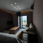 Mountain Meets Sea-spectacular View In Apartment Orikum